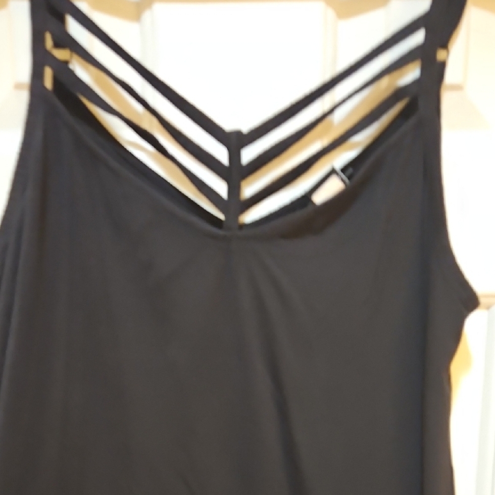 torrid Black Strappy V-Back Tank - Picture 4 of 13